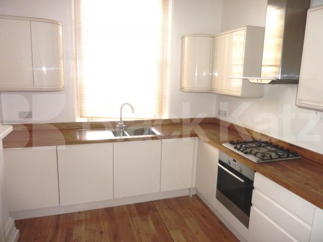 			FANTASTIC 4 BED IN WC1!, 4 Bedroom, 1 bath, 1 reception Flat			 Swinton Street , KINGS CROSS